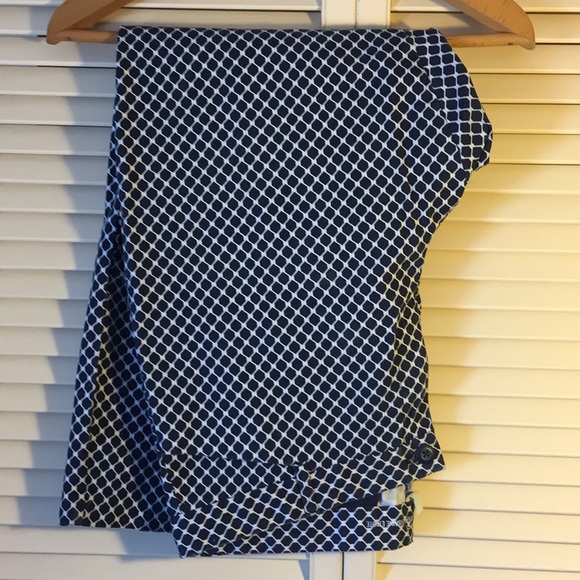 GAP Khakis Slim City Capris - Picture 4 of 4